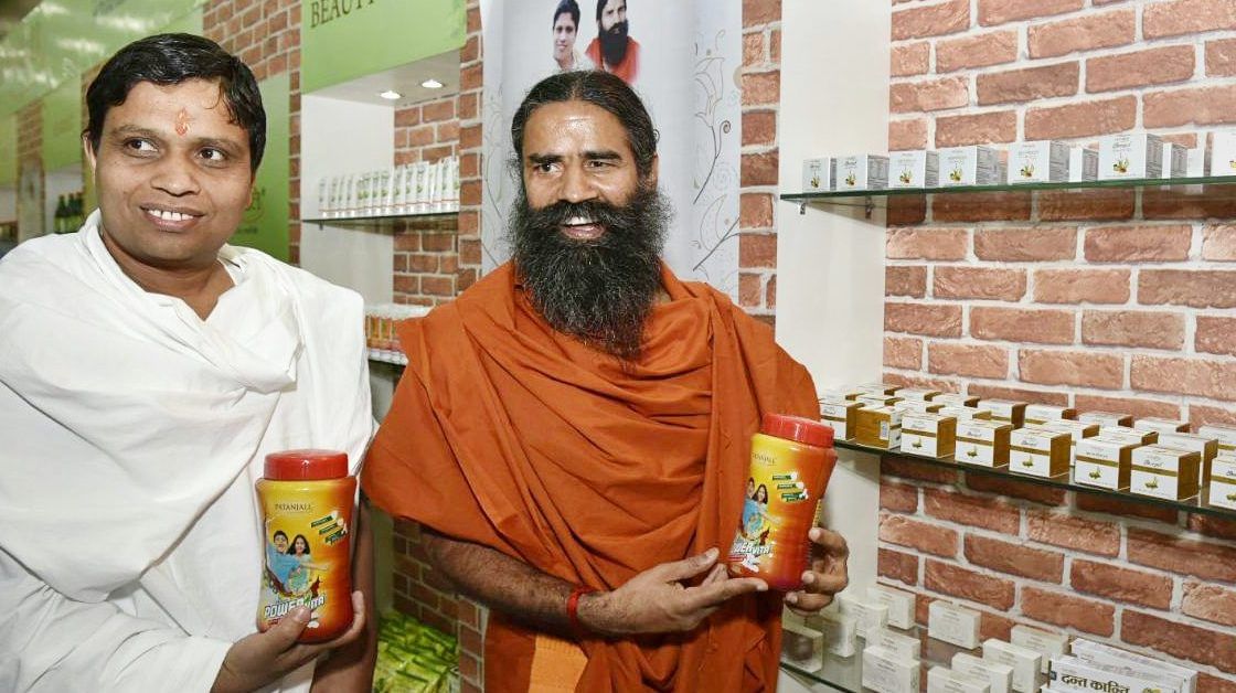 Acharya Balkrishna Recommends Simple Exercises to Relieve Neck, Arm, and Leg Pain