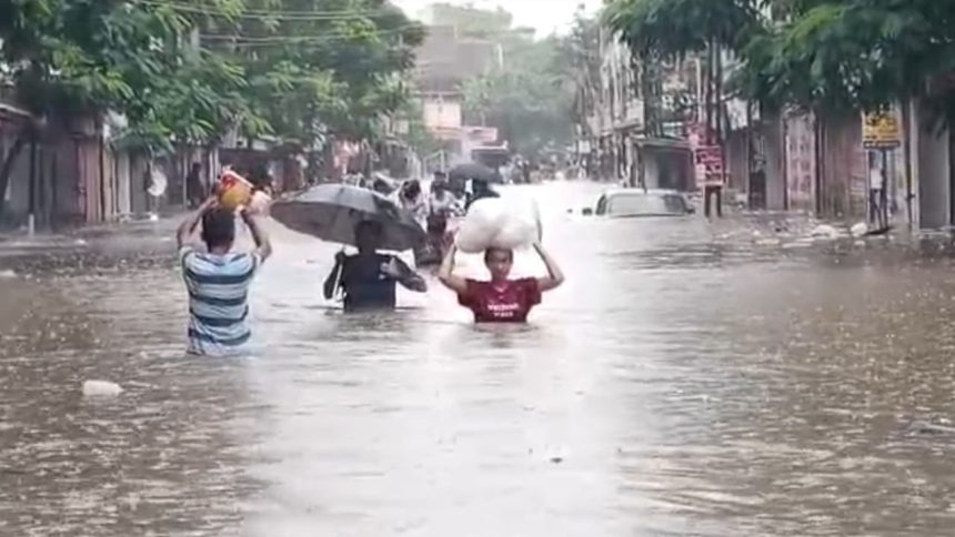 Heavy rains paralyse normal life in Gujarat; yellow alert sounded in Delhi for today