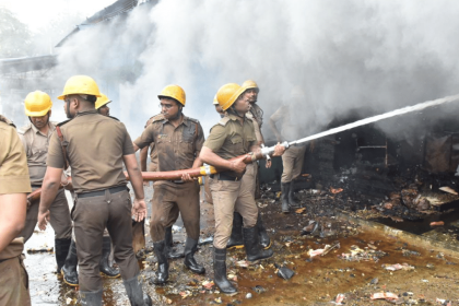 Massive fire in Kolkata’s Khidirpur market, over 1,000 shops destroyed; locals blame fire brigade for being late to arrive at scene