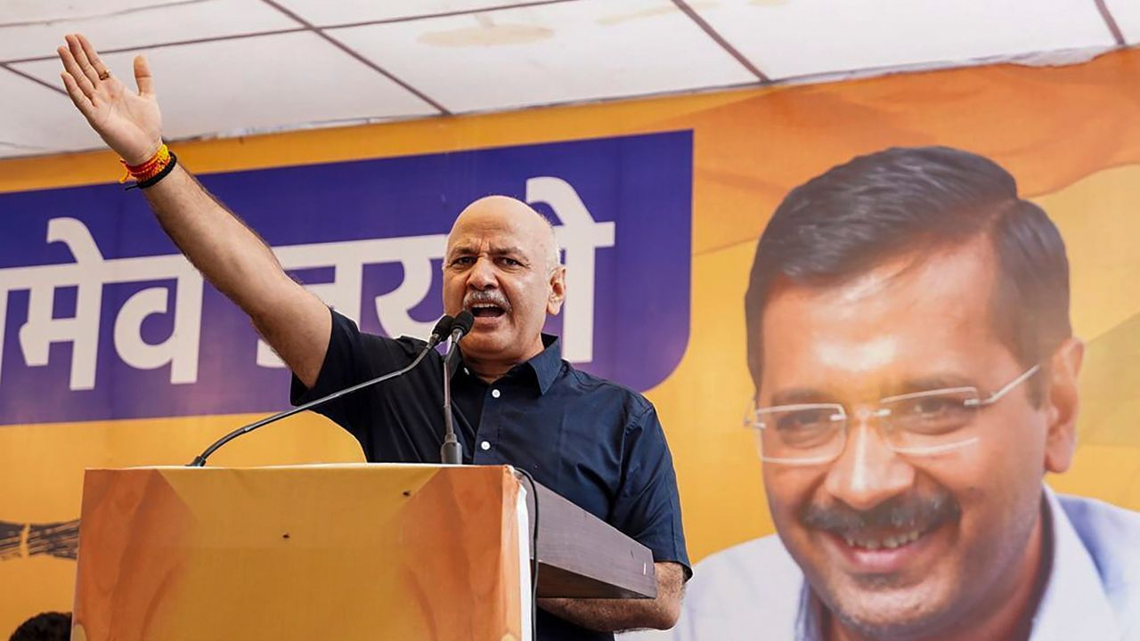 AAP leader Manish Sisodia reaches ACB office for questioning in classroom scam case