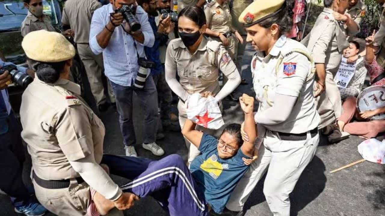 Delhi police detain student activists marching towards Israel embassy; AISA condemns