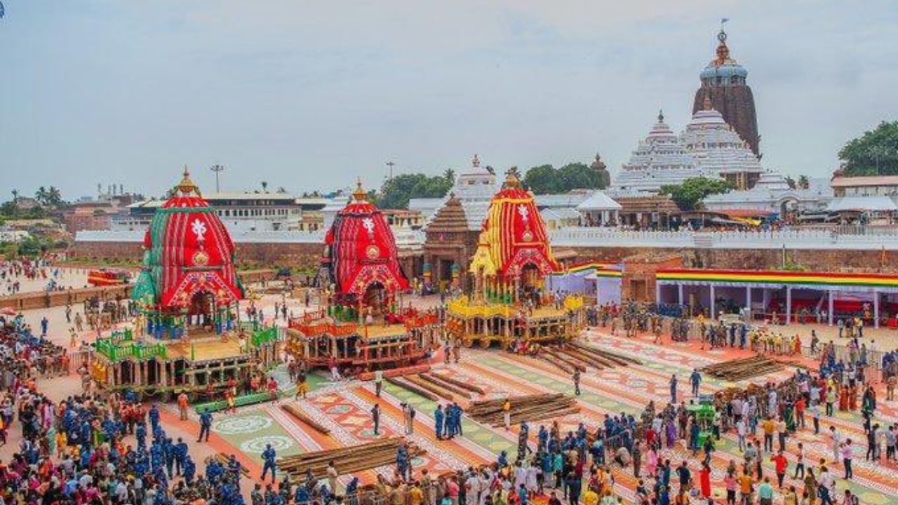 Odisha: Gautam Adani along with family participates in Puri Rath Yatra Odisha: Gautam Adani along with family participates in Puri Rath Yatra