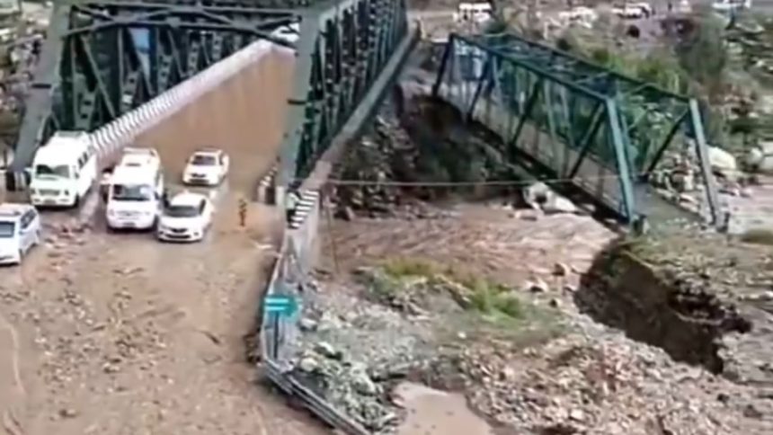 Uttarakhand weather update: Very heavy rain, landslides disrupt roads, orange alert issued in three hill districts