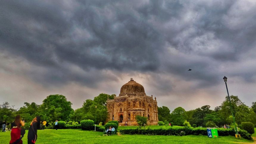 Temperatures drop in Delhi after mild showers, IMD predicts rains for North India