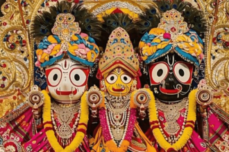 Rath Yatra Festival in Delhi’s Akshardham, Mahant Swami Maharaj arrives in temple