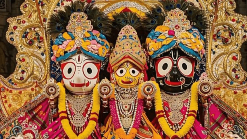 Rath Yatra Festival in Delhi’s Akshardham, Mahant Swami Maharaj arrives in temple