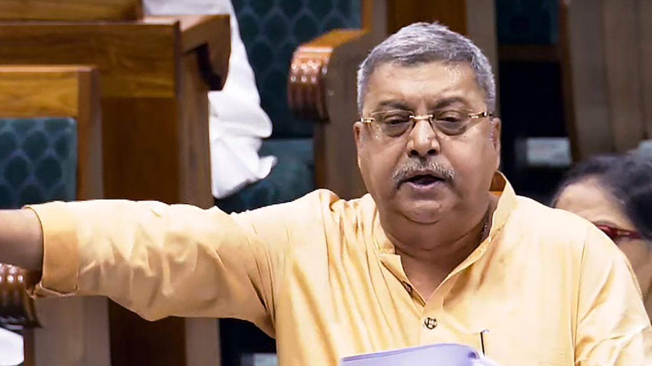 Kolkata gangrape: Trinamool raps MP Kalyan Banerjee for insensitive remark, he responds