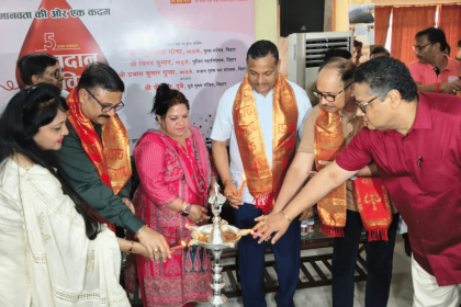 Senior Bihar officials donate blood on World Blood Donor Day