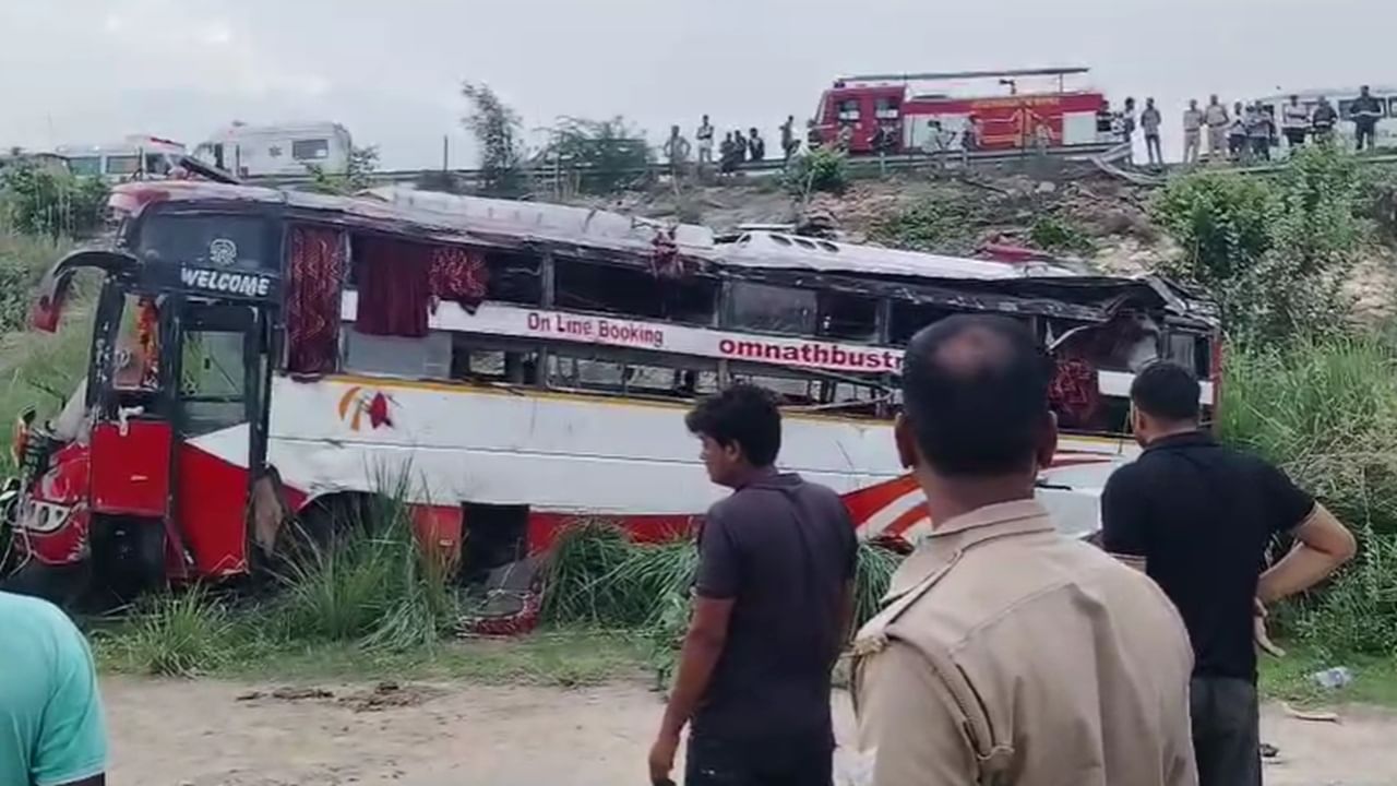 2 dead, over 50 injured after Delhi-bound double-decker bus overturns in Etawah 2 dead, over 50 injured after Delhi-bound double-decker bus overturns in Etawah