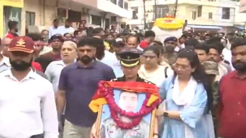 Wife, family of pilot killed in Uttarakhand chopper crash bid him tearful farewell | Video