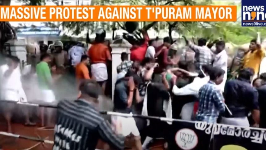 BJP Yuva Morcha demands Thiruvananthapuram Mayor’s resignation over sanitation issues