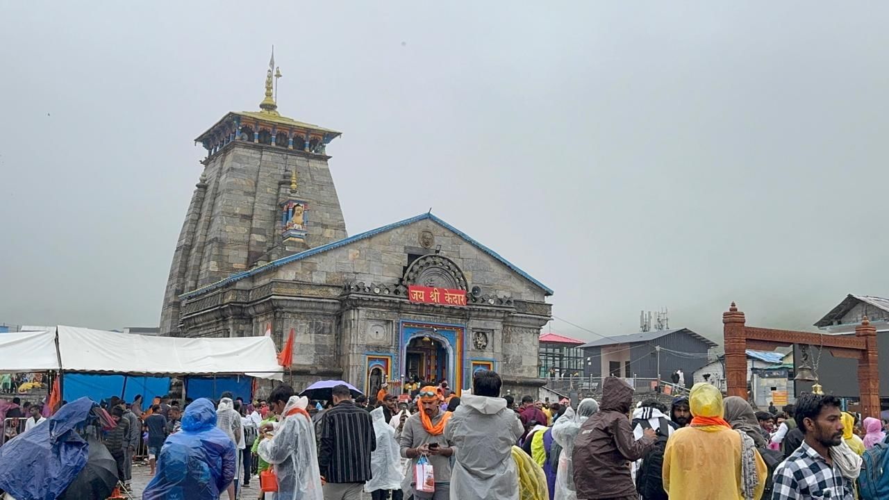 Despite rain and weather challenges, devotees throng Kedarnath shrine in Sawan month; season’s footfall crosses 14 lakh mark Despite rain and weather challenges, devotees throng Kedarnath shrine in Sawan month; season’s footfall crosses 14 lakh mark
