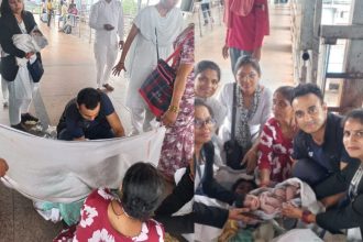 Army doctor who performed emergency delivery only with pocket knife, hair clips at jhansi station praised by army chief
