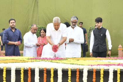 Vice-President Jagdeep Dhankhar pays floral tribute to former PM Chandrashekhar at Vijay Ghat in Delhi