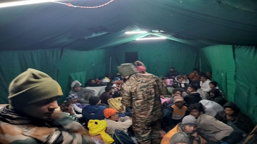 Indian Army Responds Swiftly to Assist Amarnath Yatris Stranded Due to Landslide and Heavy Rains 1 Indian Army Responds Swiftly to Assist Amarnath Yatris Stranded Due to Landslide and Heavy Rains
