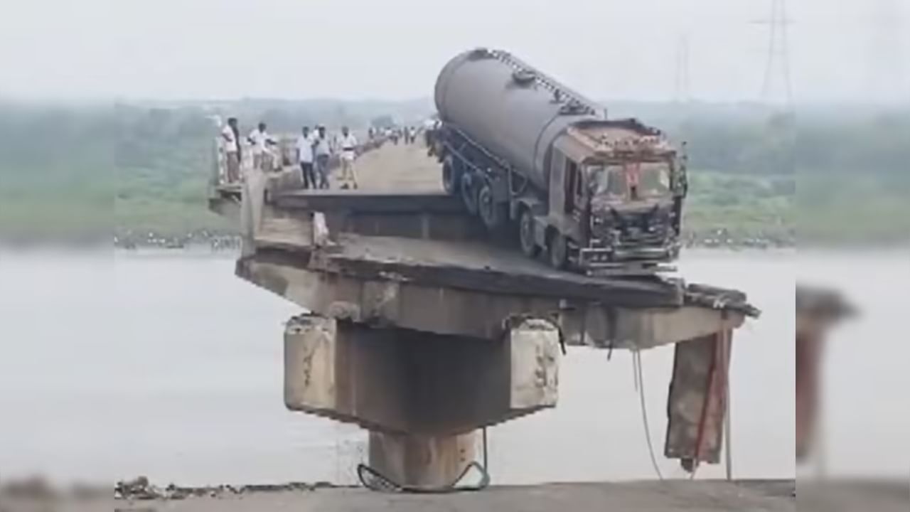 3 killed as Gambhira bridge collapses between Anand and Vadodara in Gujarat