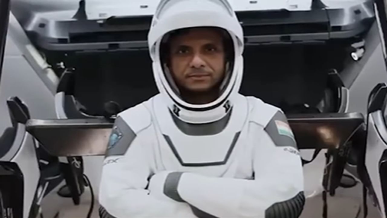 Delhi’s Swaminarayan Akshardham celebrates Shubhanshu Shukla’s return to Earth through cultural boat ride