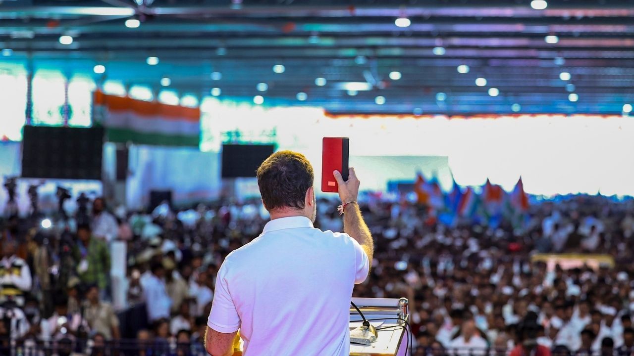 Karnataka CEO asks Rahul Gandhi to share documents based on which he claimed a woman voted twice Karnataka CEO asks Rahul Gandhi to share documents based on which he claimed a woman voted twice