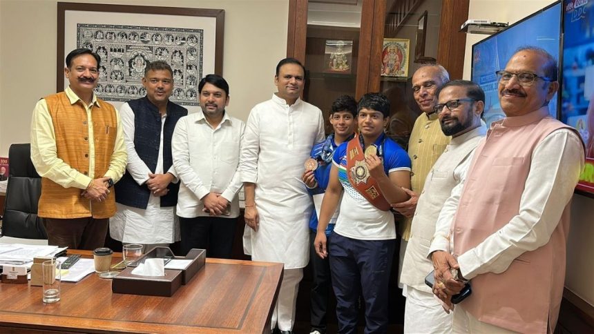 Rajasthan Wrestling Association President Rajiv Dutta takes Under-17 Wrestling World Championship winners on Parliament tour 1 Rajasthan Wrestling Association President Rajiv Dutta takes Under-17 Wrestling World Championship winners on Parliament tour