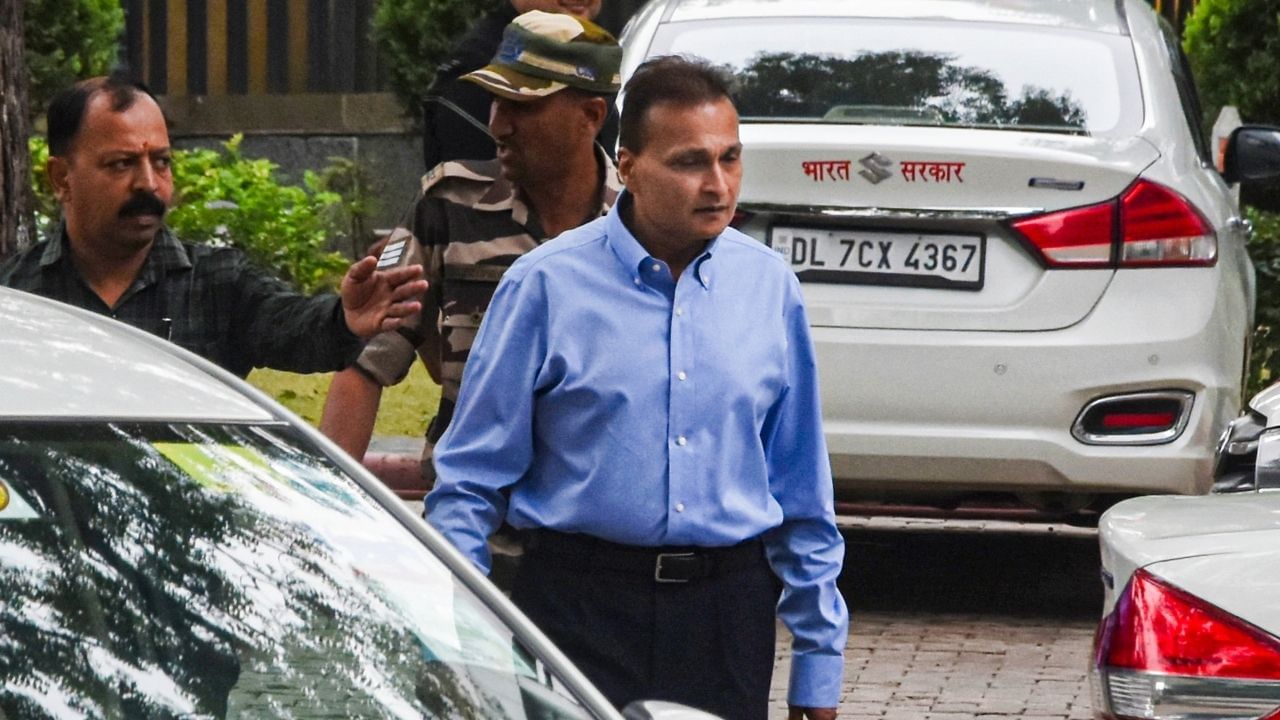 CBI books Anil Ambani’s RCOM for Rs 2,000-cr bank fraud, searches premises CBI books Anil Ambani’s RCOM for Rs 2,000-cr bank fraud, searches premises